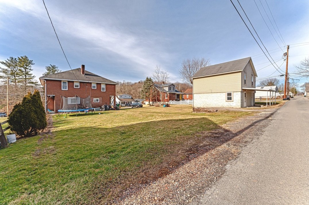 154 Haft St, Houston PA  15342-1449 exterior
