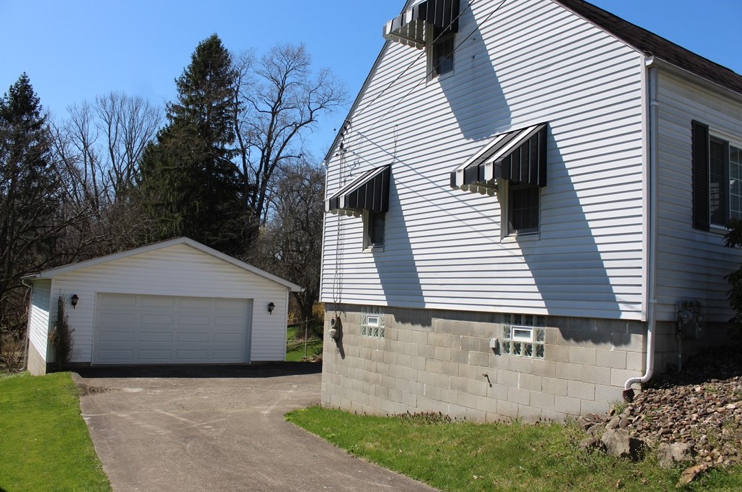 410 E Beaver St, Mercer, PA 16137