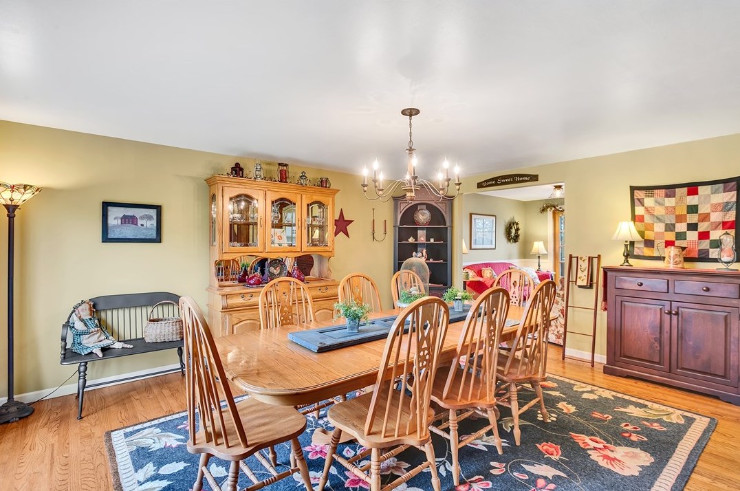 597 Galway Dr, Bethel Park, PA 15102-1301