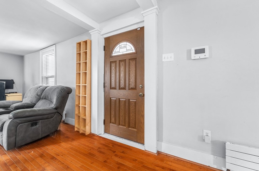 37 E Pitt St, Canonsburg, PA 15317