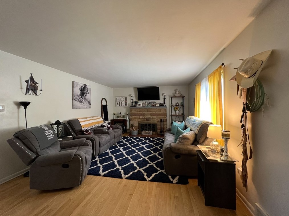 320 Pattison St, Evans City, PA 16033
