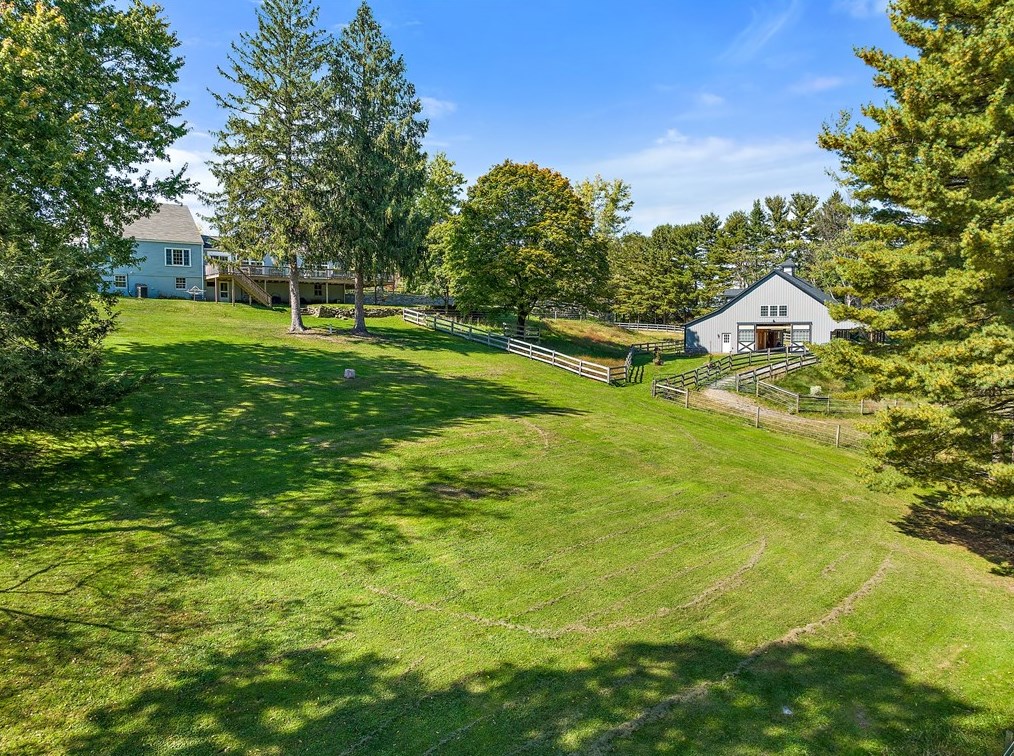 2208 Henry Rd, Sewickley, PA 15143