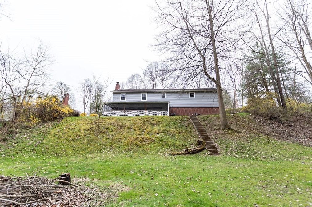 569 Upper Middletown Rd, Smock, PA 15480