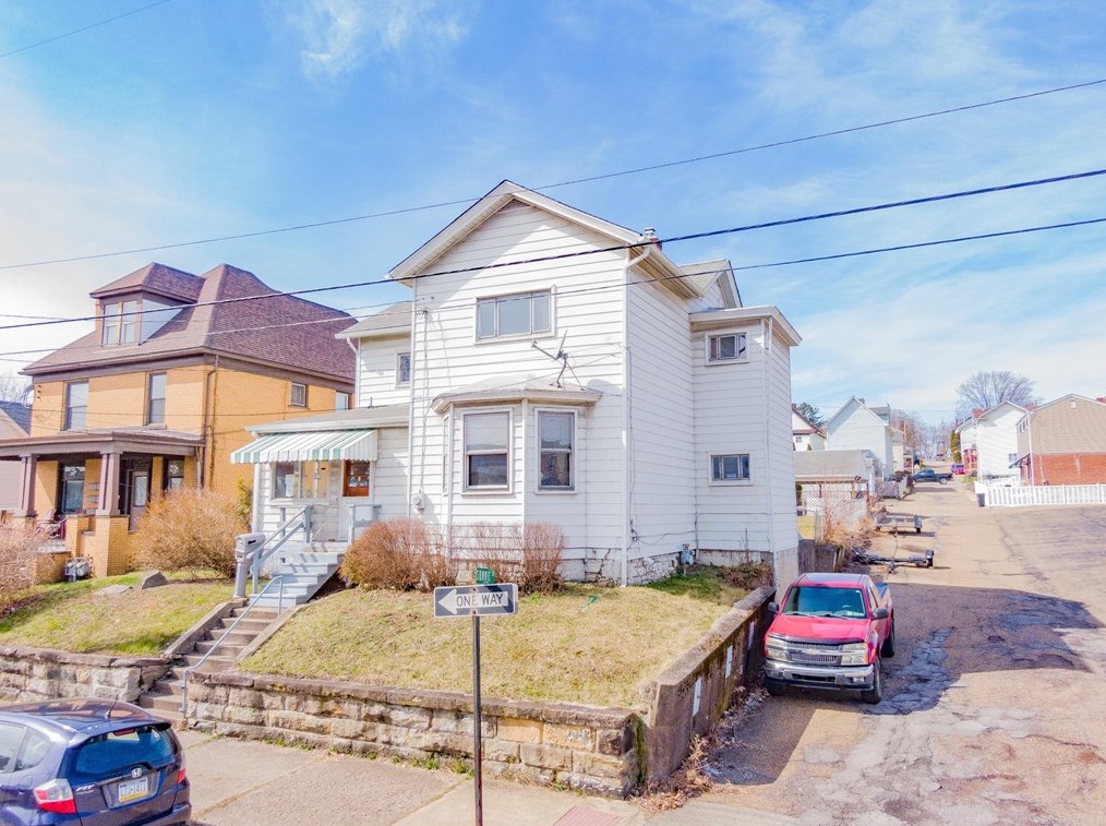 609 E 9th Ave, Tarentum, PA 15084