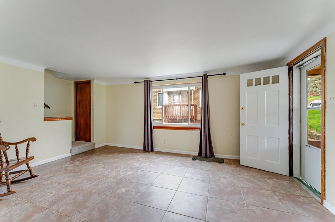 627 Mercer St, Turtle Creek, PA 15145-1541