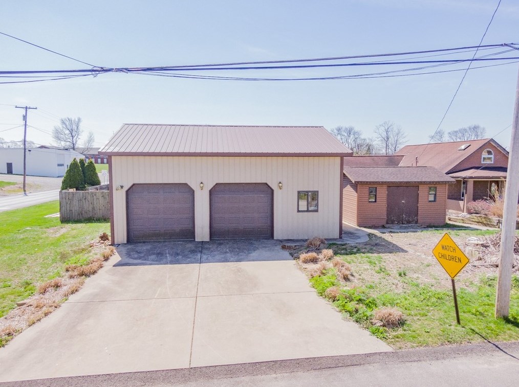 2666 Chestnut St, New Kensington, PA 15068