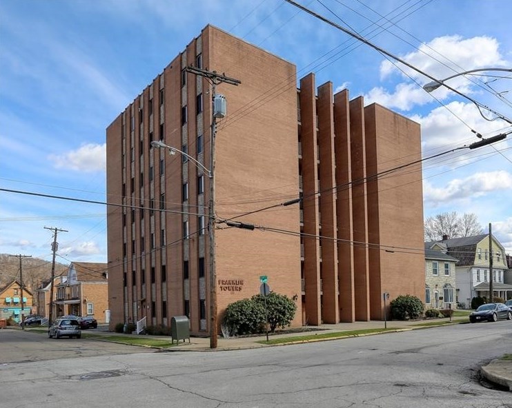 1326 6th Ave #704, Beaver Falls, PA 15010