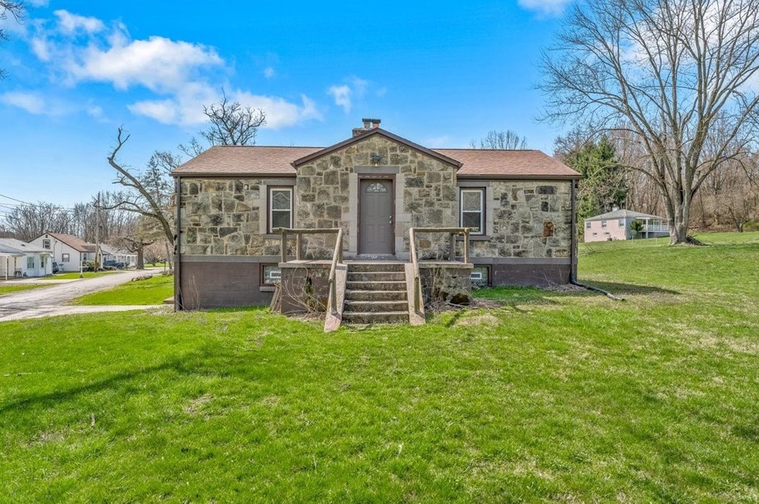 2660 Longview Rd, Hermitage, PA 16148