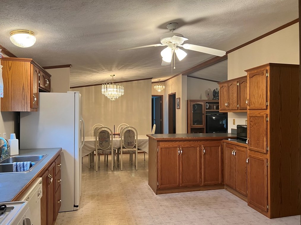 945 Old Princeton Rd, New Castle, PA 16101