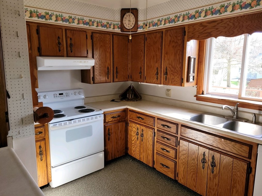 1009 E Ketler Dr, Grove City, PA 16127