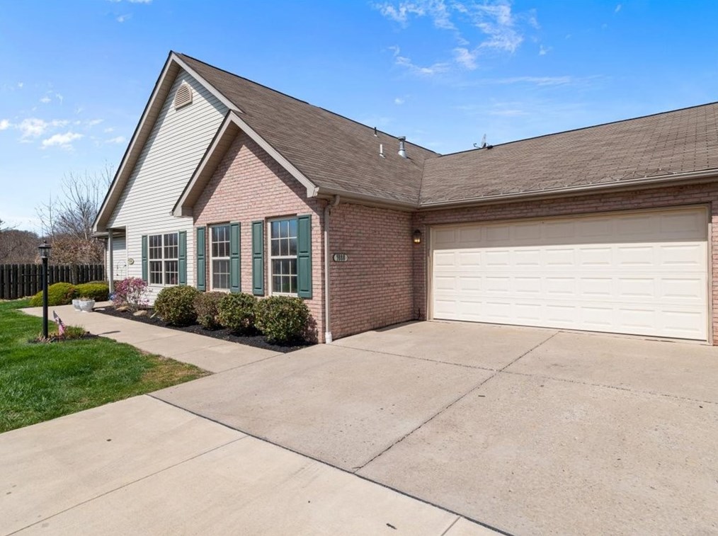 1088 Timberwood Dr, Beaver Falls, PA 15010
