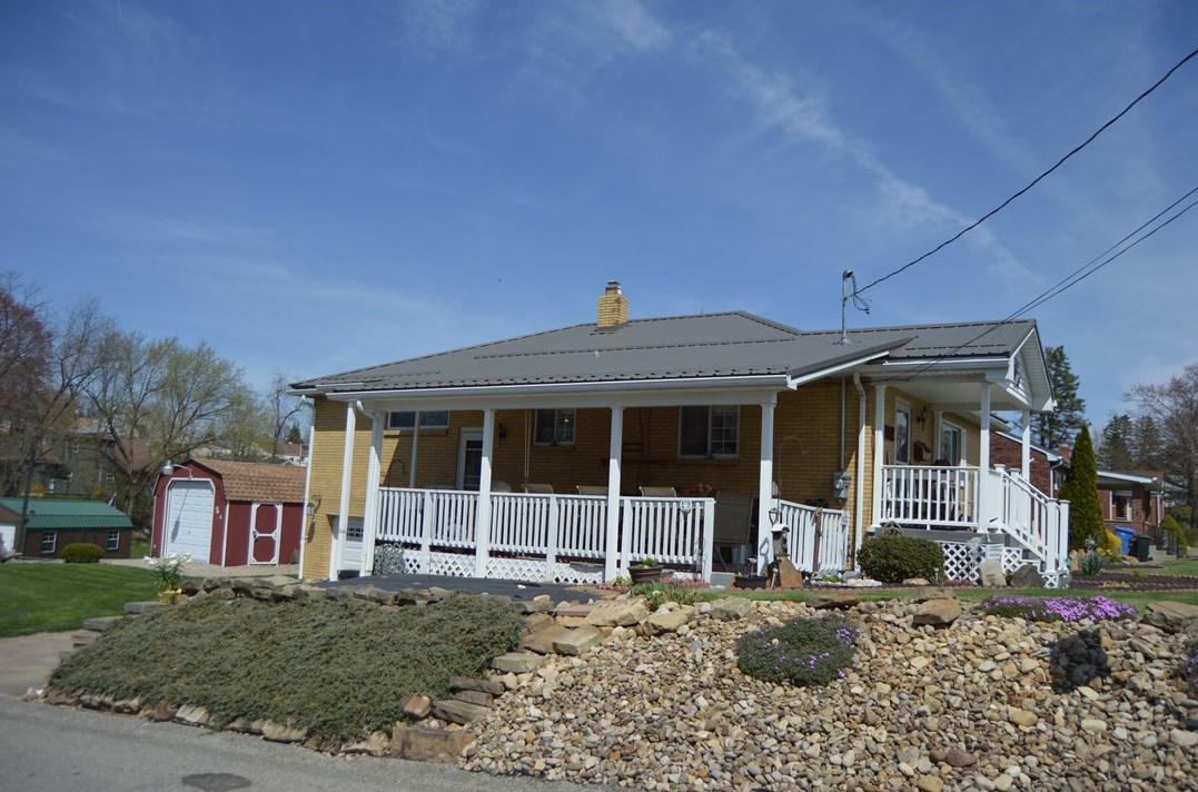 2619 Russell Dr, New Kensington, PA 15068