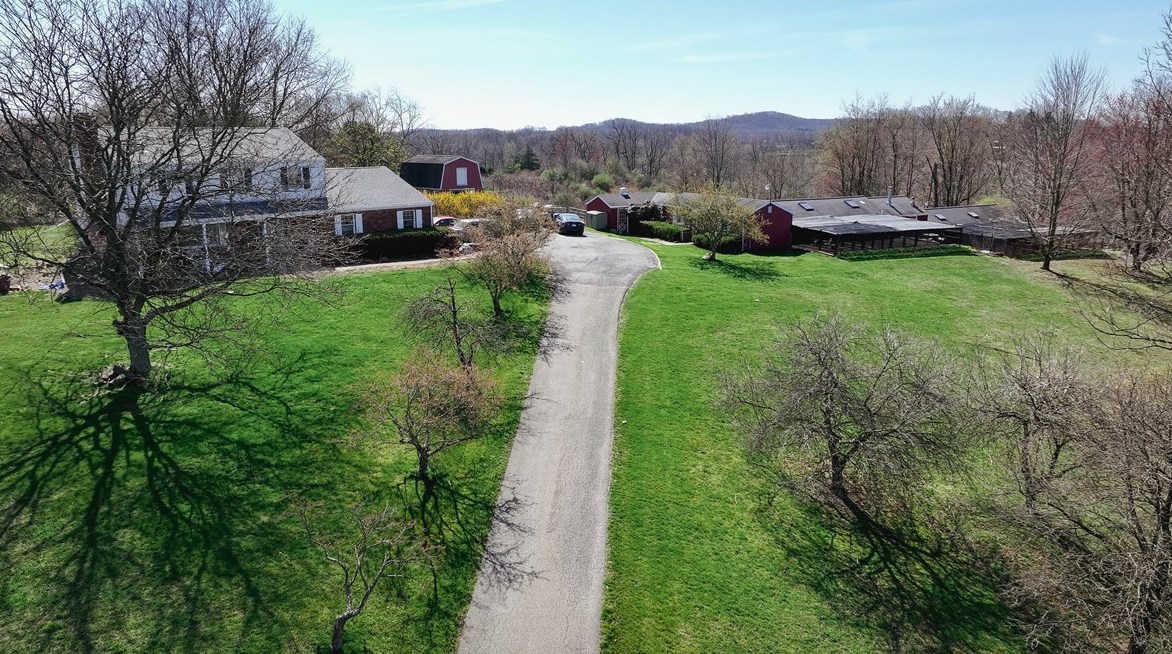 189 Jo Deener Dr, Zelienople, PA 16063