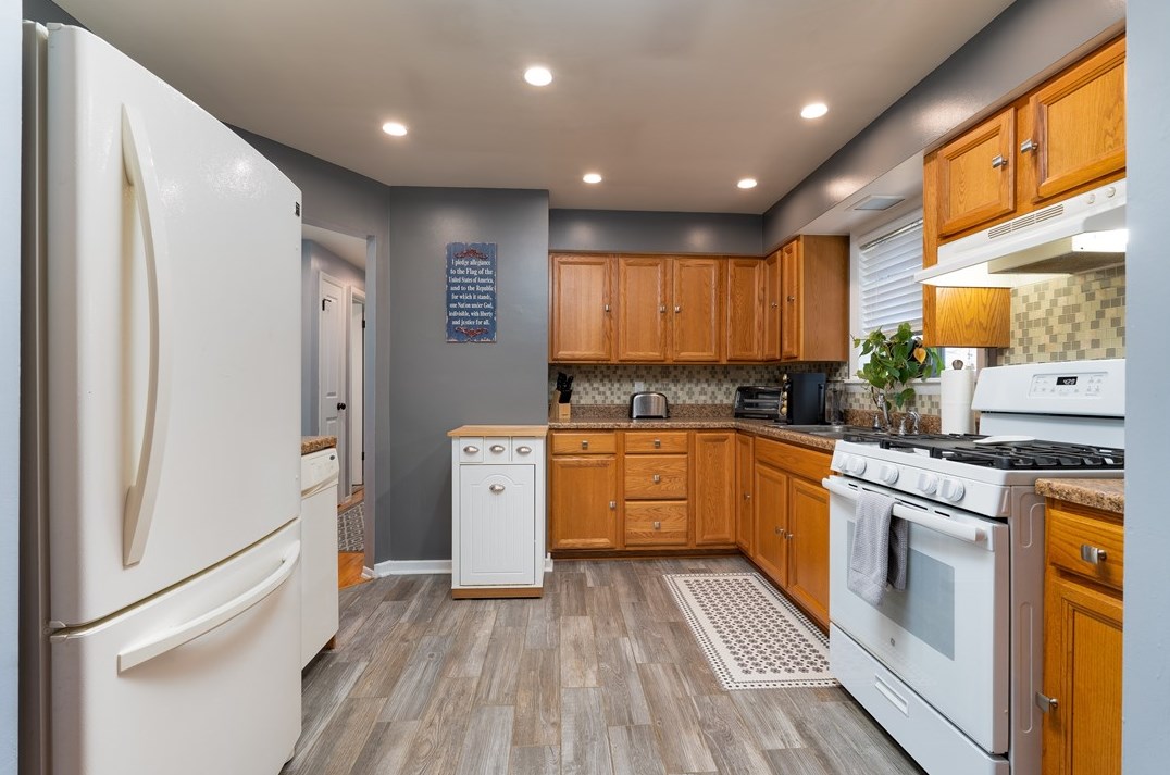100 Virginia Dr, Noblestown, PA 15071