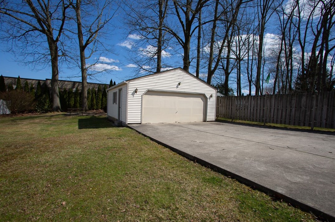 413 S 4th St, Hermitage, PA 16150