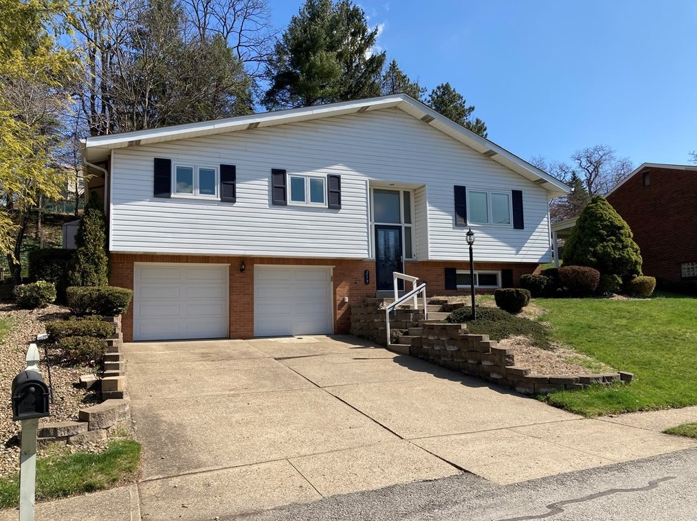 219 Briaridge Dr, Turtle Creek, PA 15145
