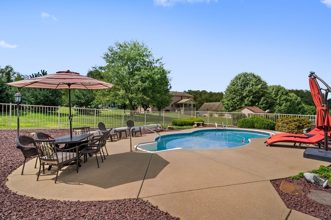 186 7th Ave, New Eagle, PA 15067-1526