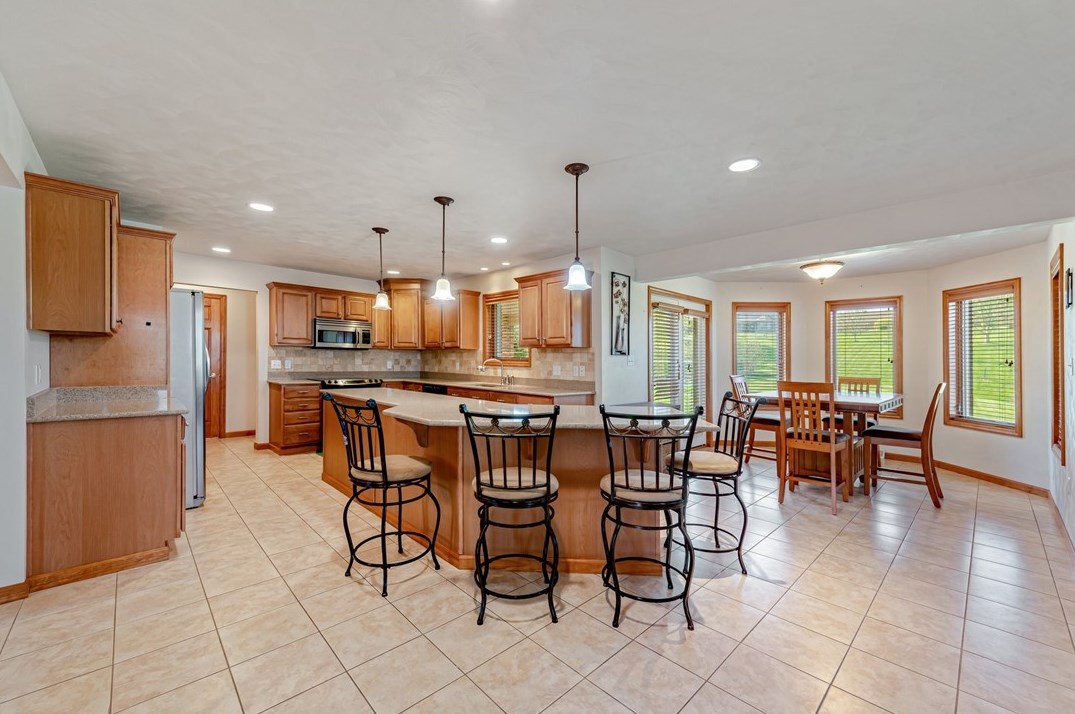 9194 Abbey Ln, North Huntingdon, PA 15642
