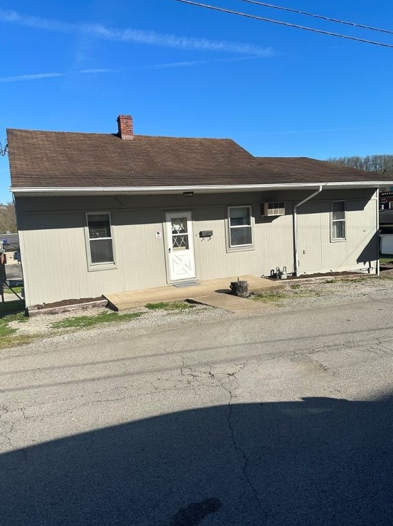 102 1st, Bentleyville, PA 15314