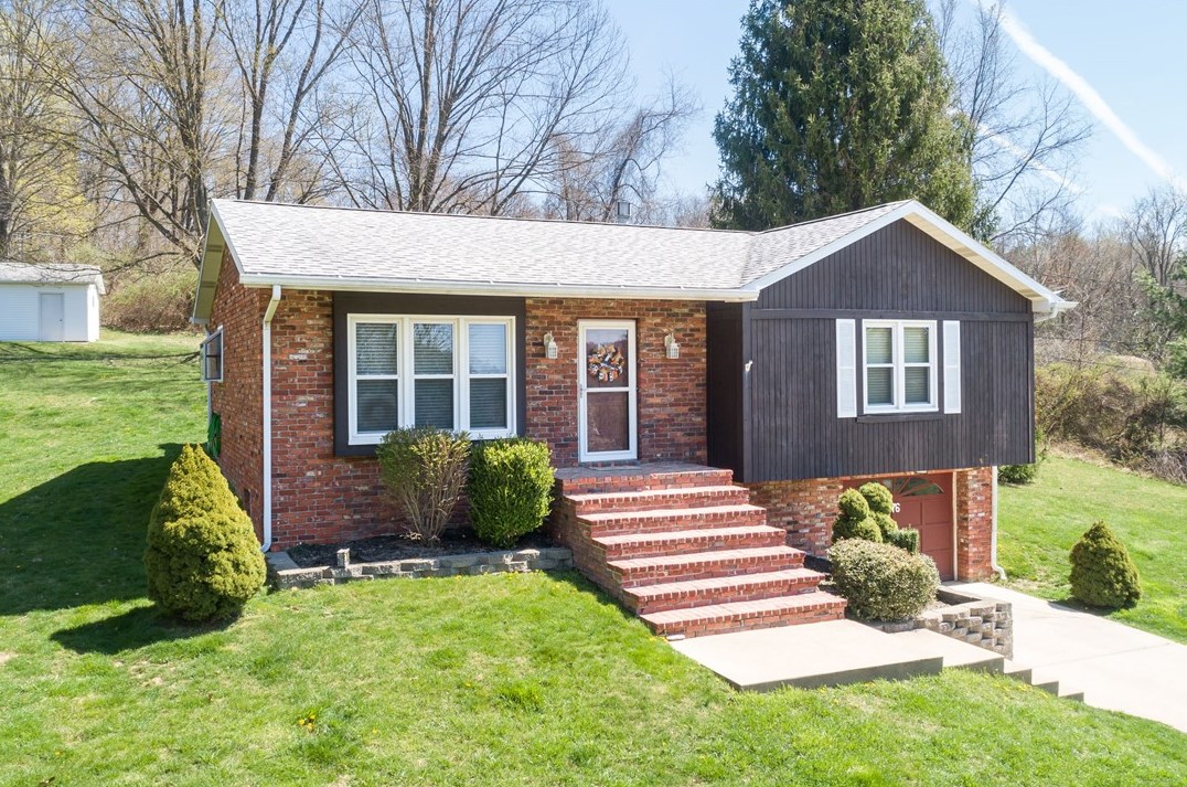 76 Sunrise Dr, Washington, PA 15301
