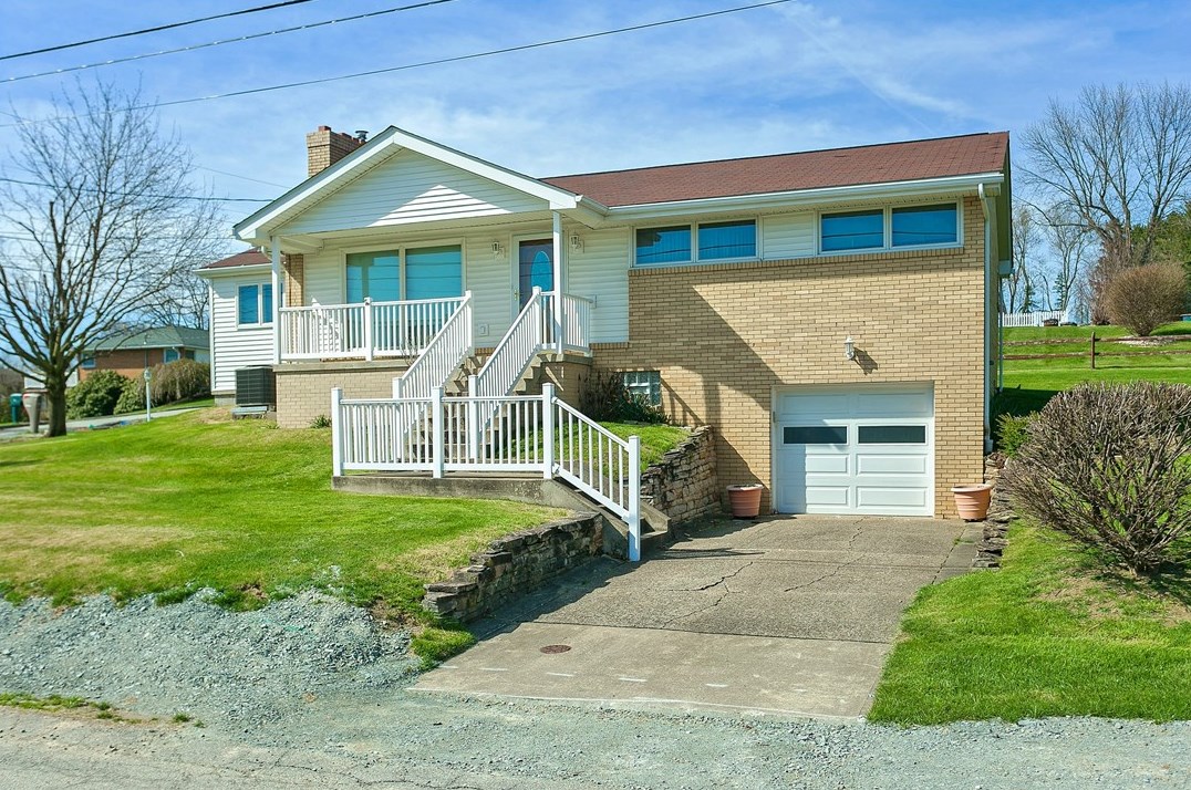 14 Dolly Ave, Jeannette, PA 15644
