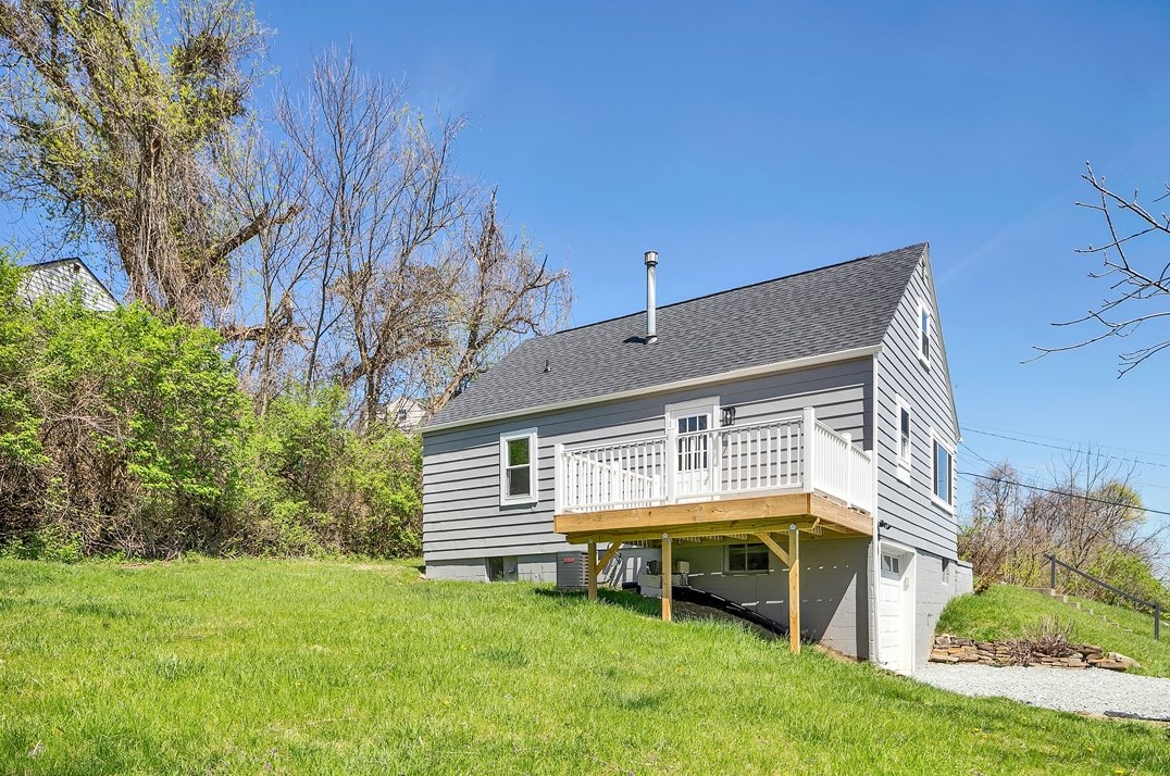 3122 Southern Dr, Library, PA 15129