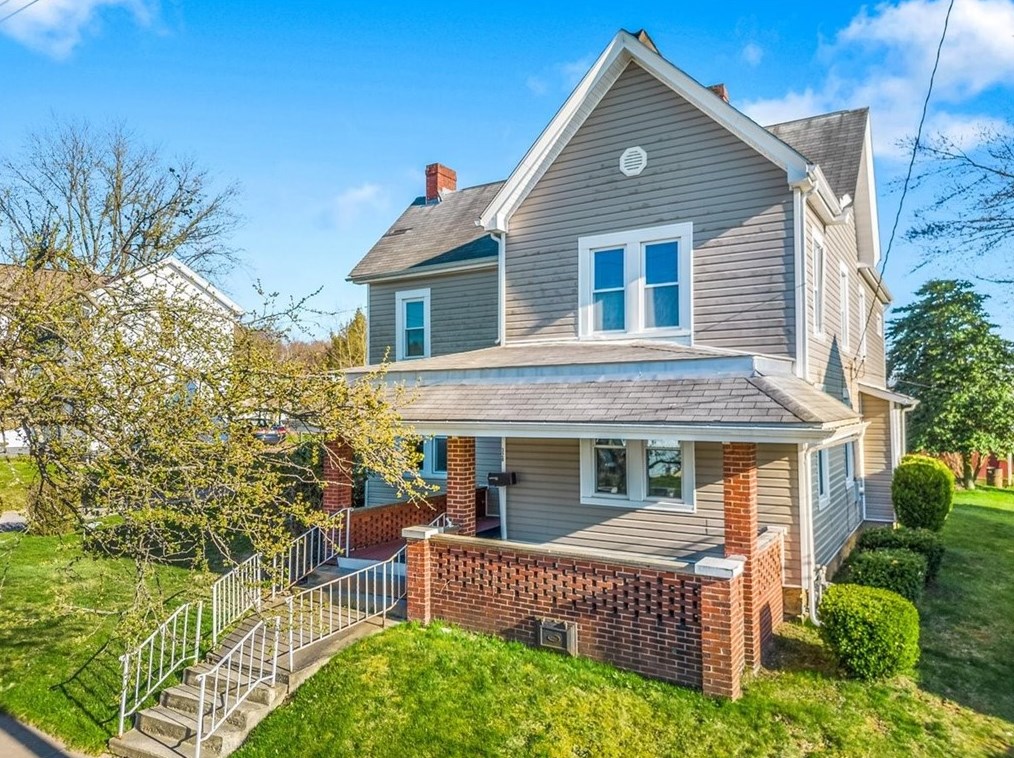 320 Van Buren St, Evans City, PA 16033