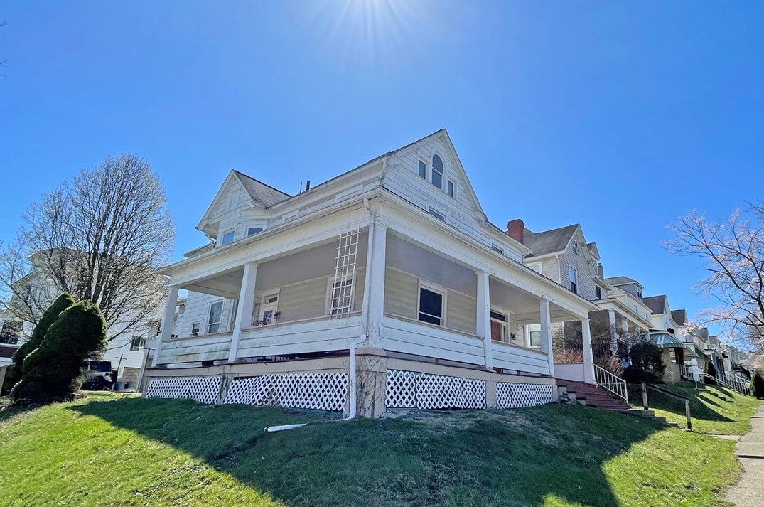 301 Hancock Ave, Vandergrift, PA 15690