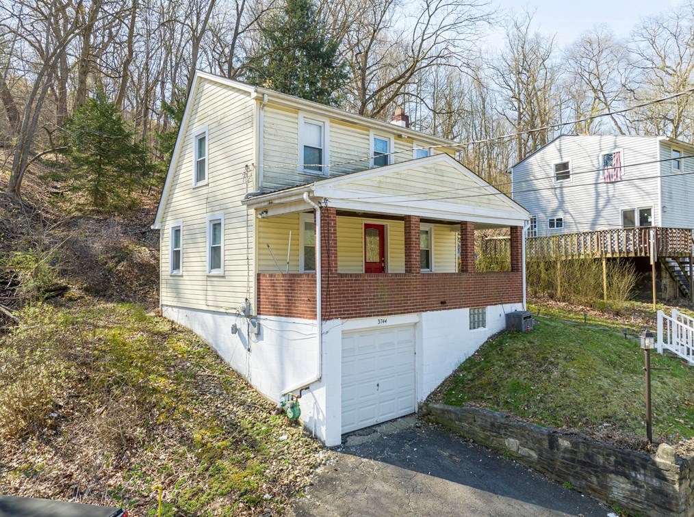 3744 Crooked Run Rd, North Versailles, PA 15137-2360