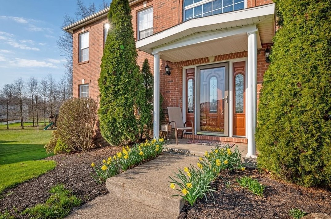 121 Mohawk Dr, Sarver, PA 16055-1809