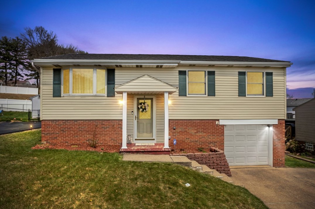10151 Deerfield Dr, North Huntingdon, PA 15642