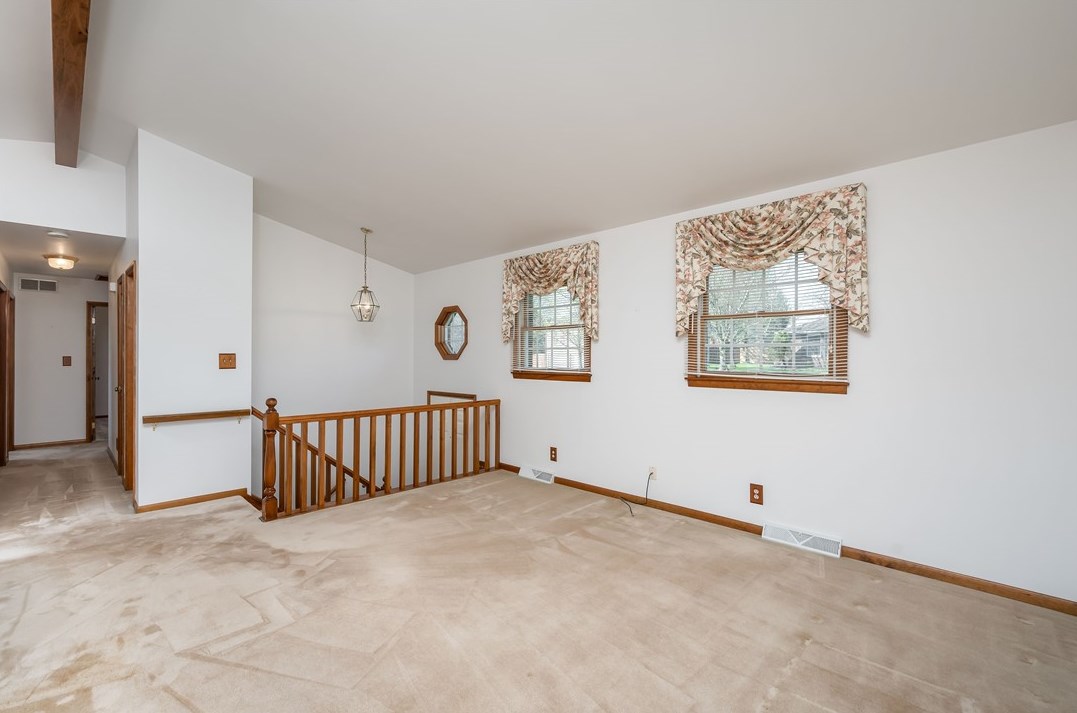 102 Rembrandt Dr, Butler PA  16002-7558 exterior