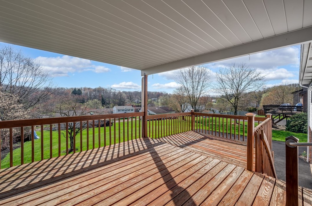 102 Rembrandt Dr, Butler PA  16002-7558 exterior