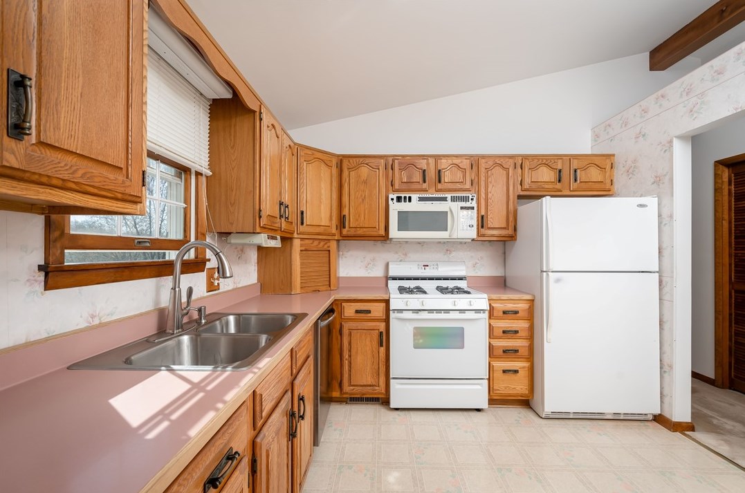 102 Rembrandt Dr, Butler PA  16002-7558 exterior