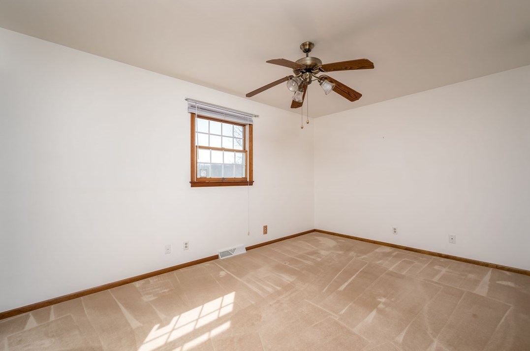 102 Rembrandt Dr, Butler PA  16002-7558 exterior