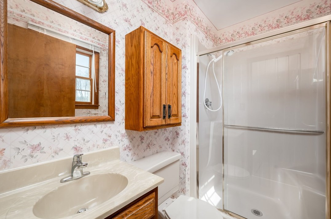 102 Rembrandt Dr, Butler PA  16002-7558 exterior