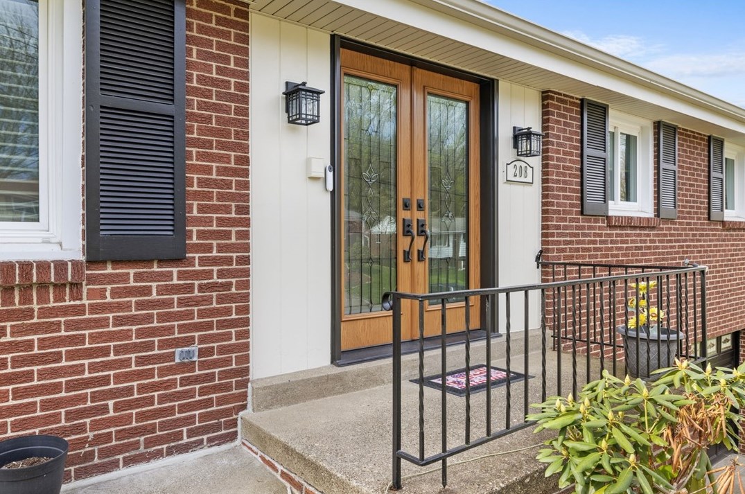208 Shoreham Dr, Allison Park, PA 15101-4245