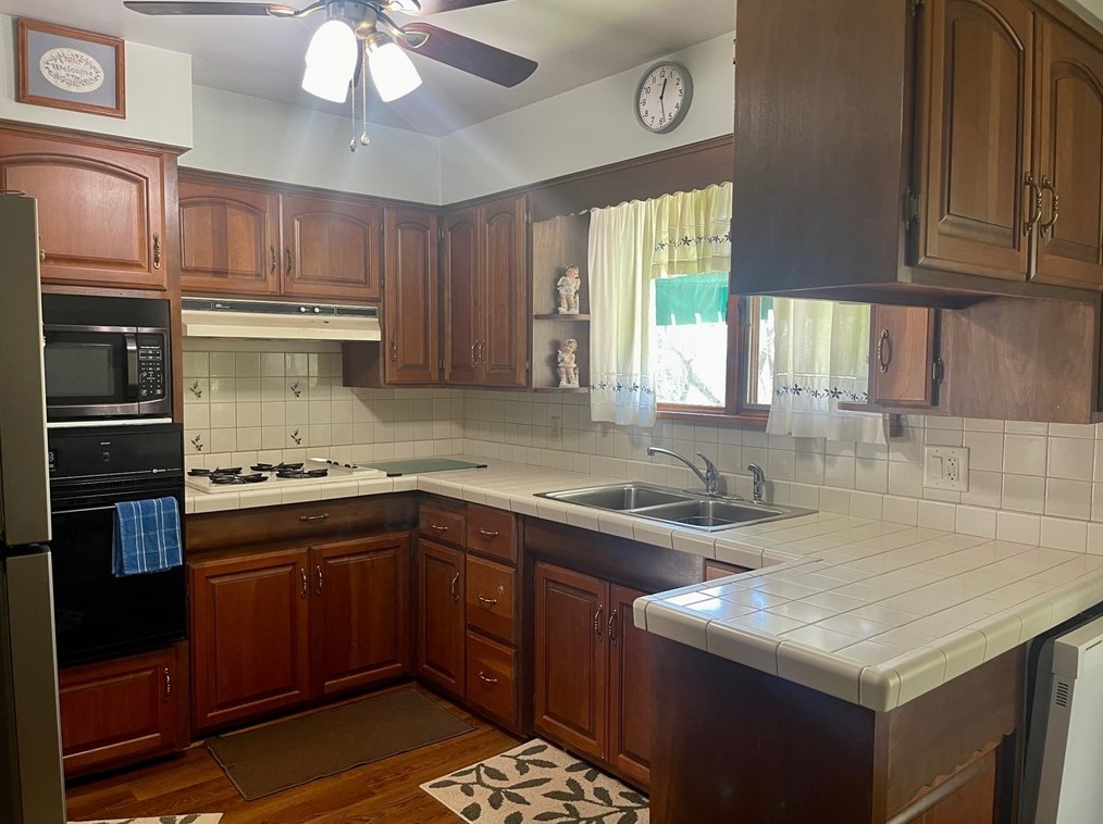 1127 Motor St, New Castle, PA 16101