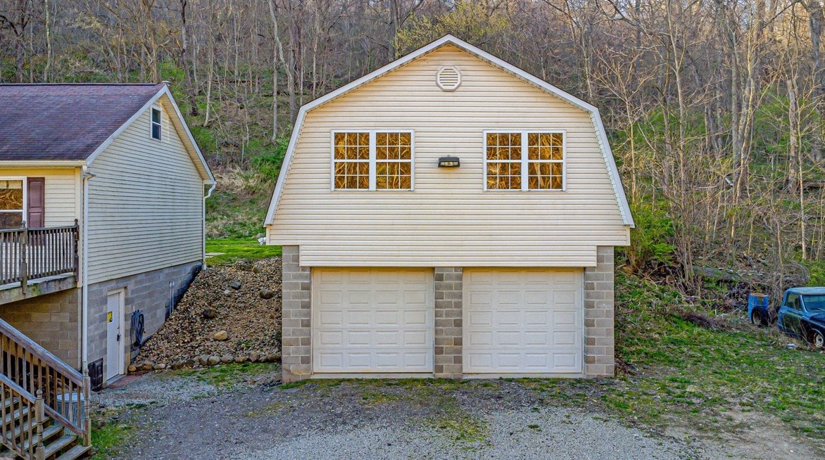 3144 Scheinbach Rd, Finleyville, PA 15332