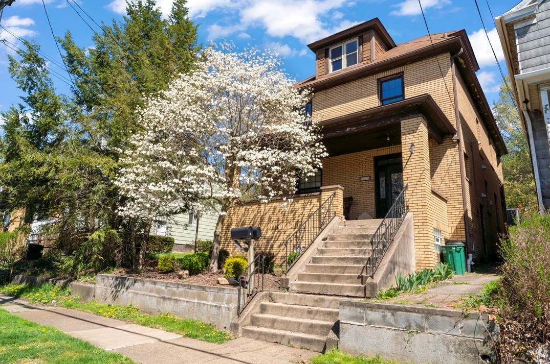 818 Beaver Rd, Ambridge, PA 15003