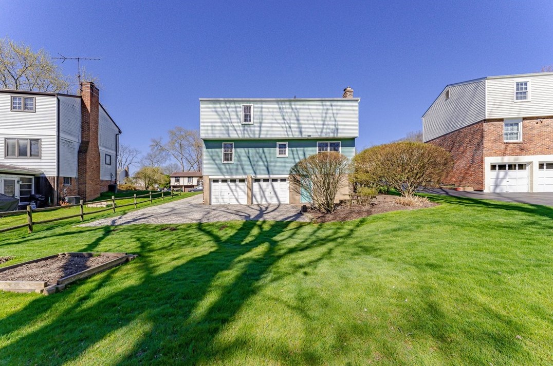 5070 Meadowridge Ln, Gibsonia, PA 15044