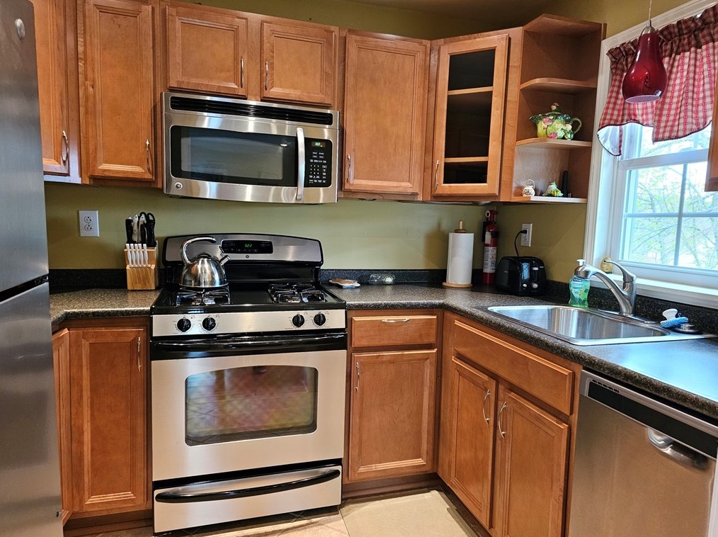 44 Leet St, Washington, PA 15301-3360