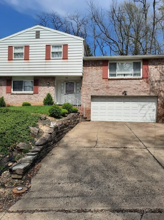 525 Hulton Rd, Oakmont, PA 15139