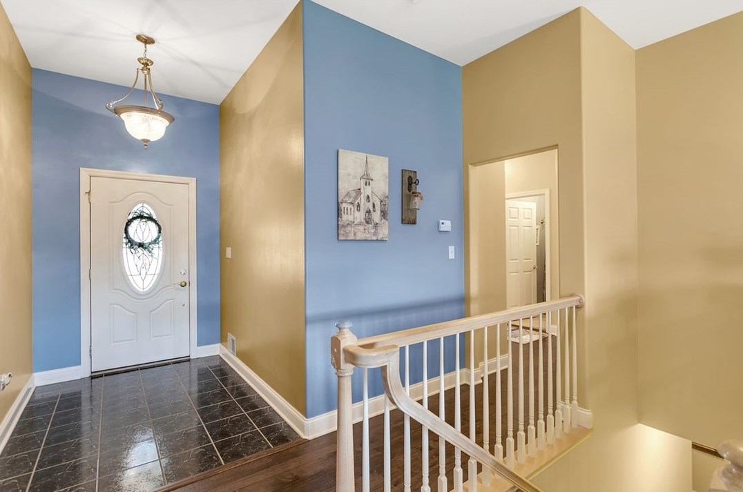 219 Angela Rosa, Jeannette, PA 15644