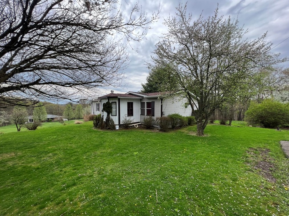 1036 Logan Rd, North Versailles, PA 15137-2708