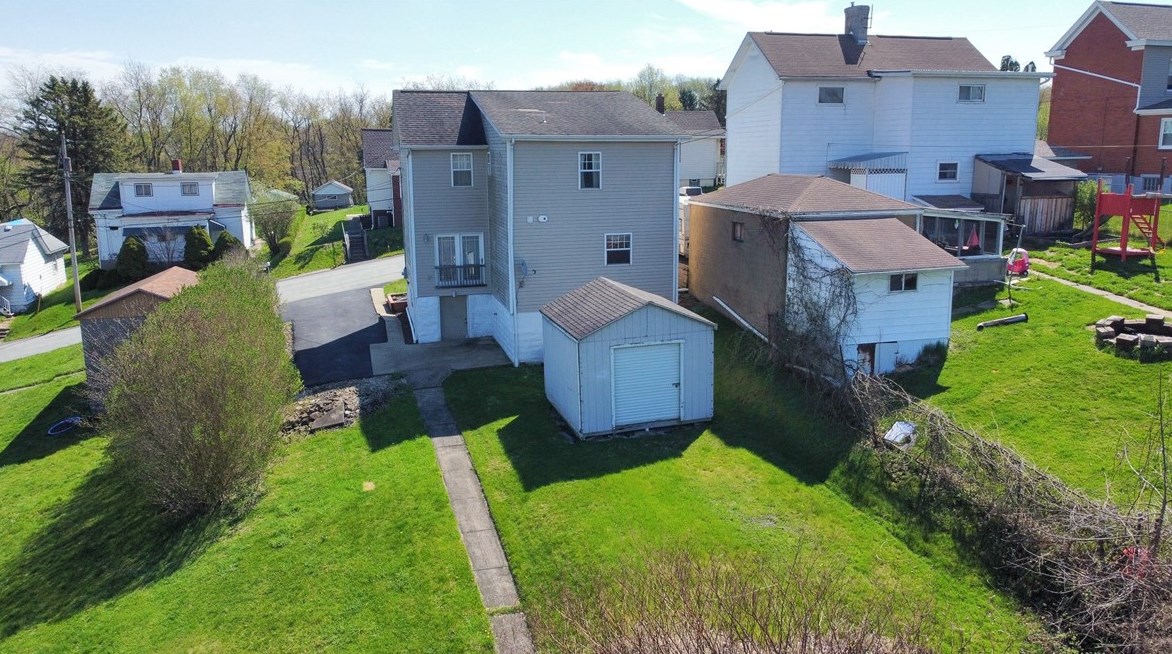 624 Dianthus St, North Huntingdon, PA 15642