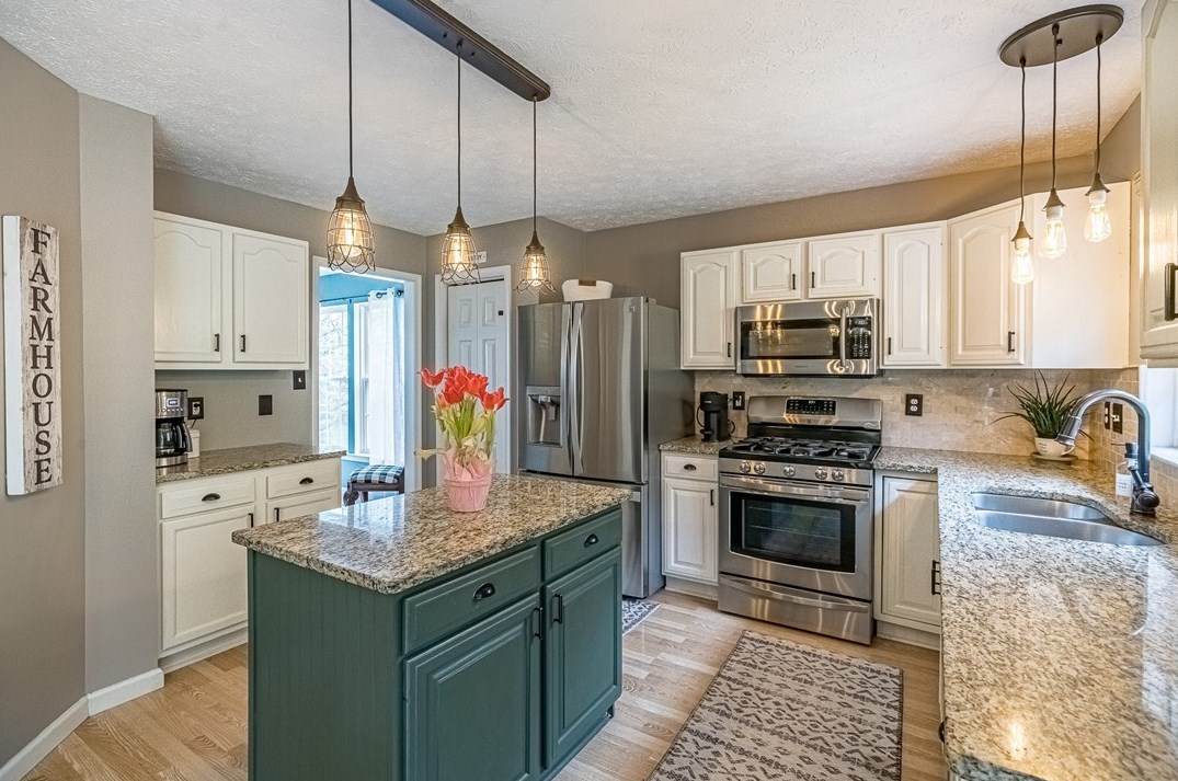 1015 Alpine Dr, Seven Fields, PA 16046