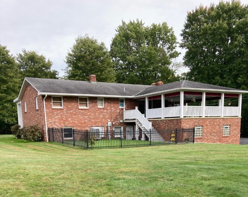 261 Kingswood Rd, New Castle, PA 16105