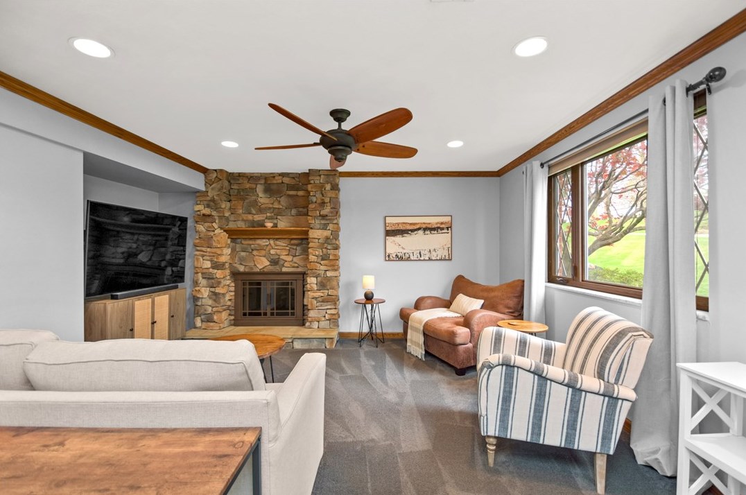 2116 Stewart Rd, Library, PA 15129