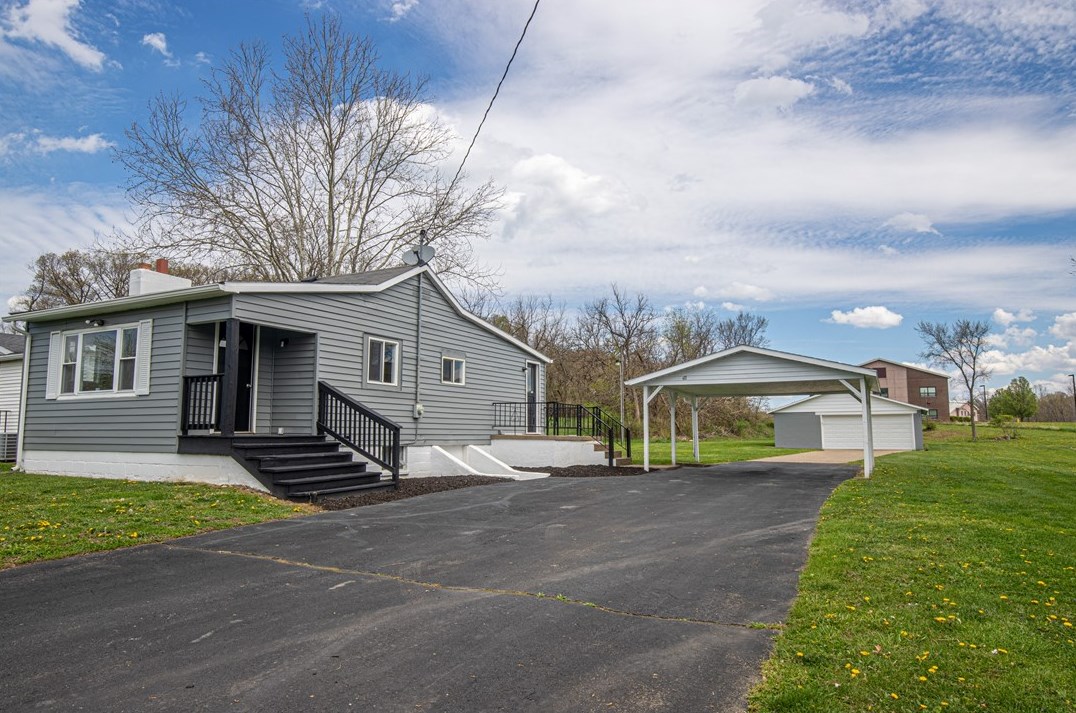 40 W Elm St, Fairchance, PA 15436